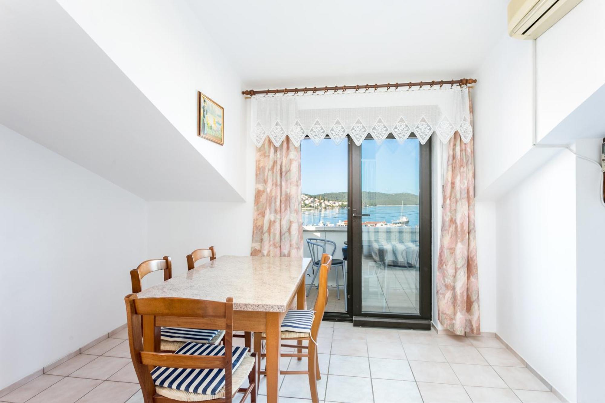 Seaside Apartments With A Swimming Pool Okrug Gornji, Ciovo - 11374 Trogir Exteriör bild