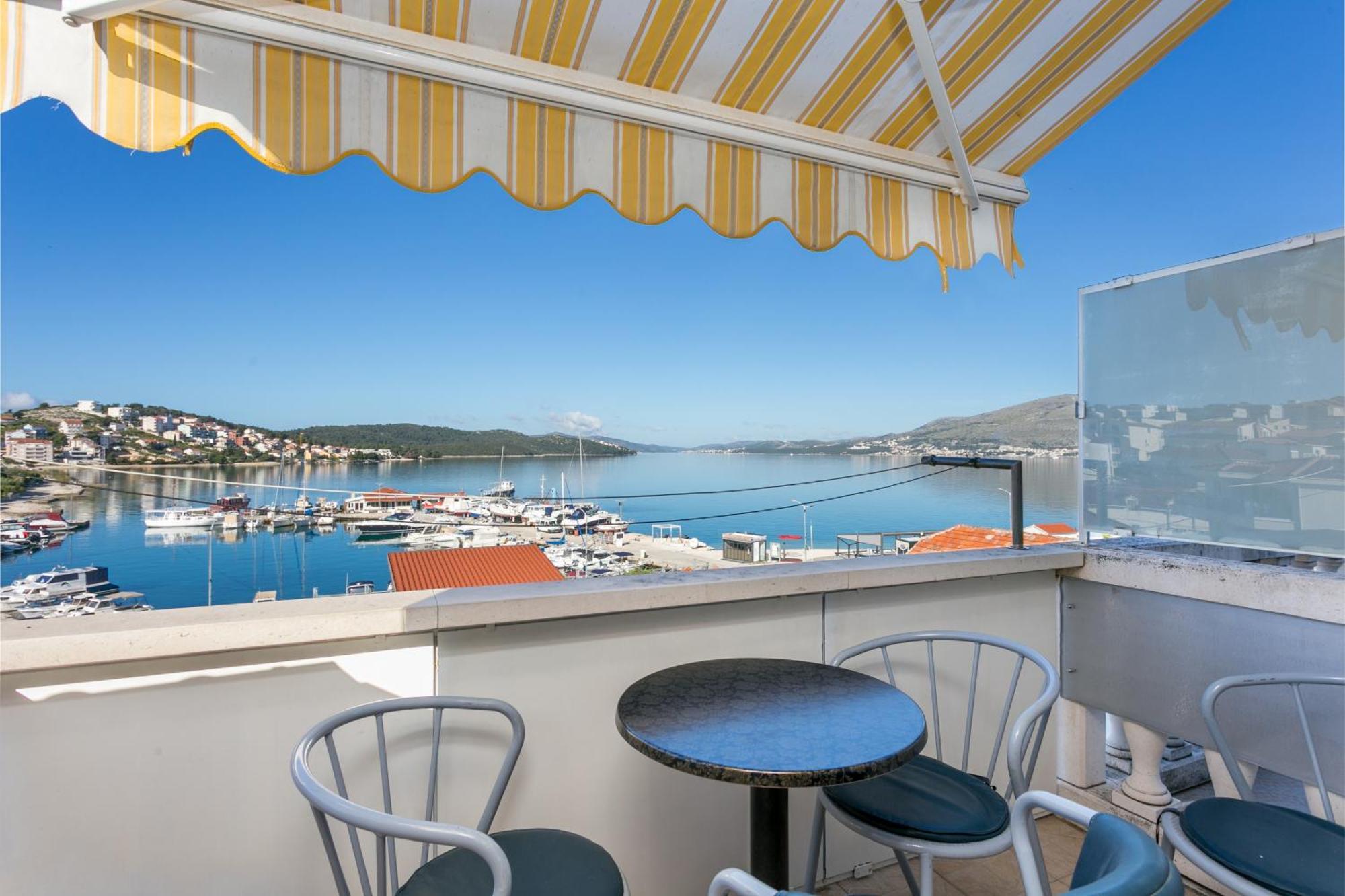 Seaside Apartments With A Swimming Pool Okrug Gornji, Ciovo - 11374 Trogir Exteriör bild